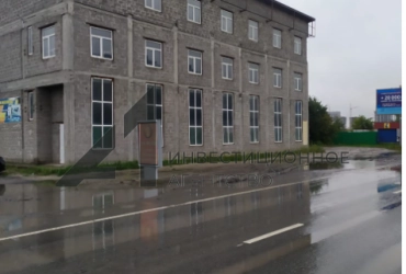 Отдельно стоящее здание в городе